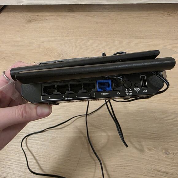 NETGEAR Nighthawk Ac1200 Dual Band WiFi Router Model R6120 - Picture 5 of 5